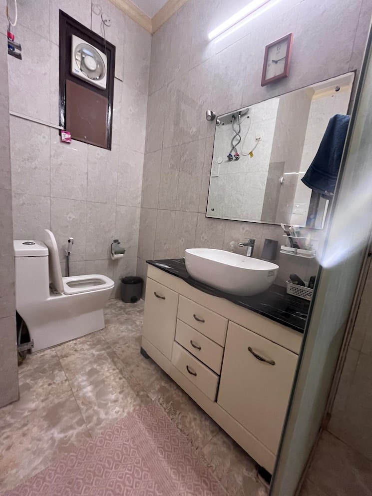 Bathroom, saket 3 Bedroom 1400 Sq.Ft. Builder Floor In Saket Delhi 9129320