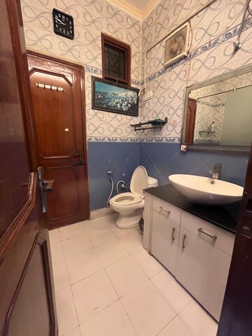 Team Area in 3 BHK Builder Floor at Saket – for Rent