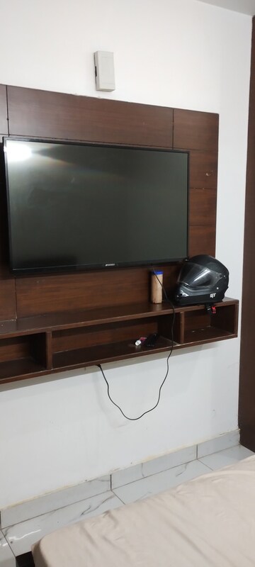 Furnished Amenities in 1 RK Builder Floor at DLF City Phase V, Dlf Phase V – for Rent