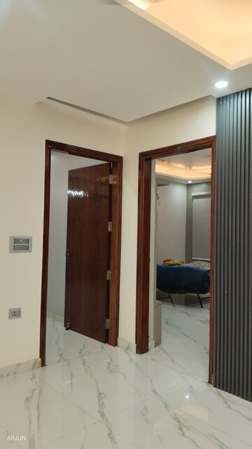 Room in 3 BHK Builder Floor at Bhandari Bagh – for Rent
