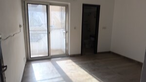 Room in 3.5 BHK Apartment at BPTP Park Grandeura, Sector 82 – for Sale