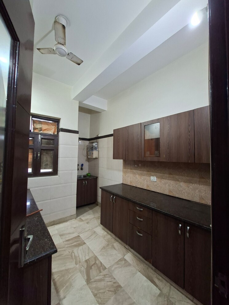 Kitchen, sector 48 3 Bedroom 300 Sq.Mt. Independent House In Sector 48 Noida 9129371