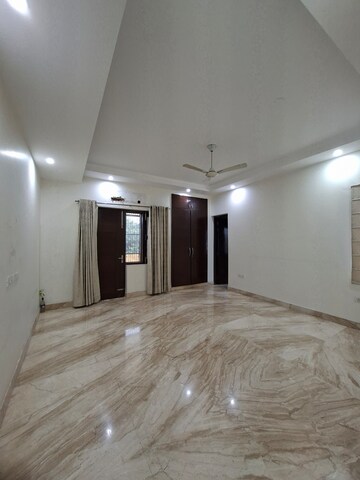 Staircase in 3 BHK Independent House at Sector 48 – for Rent