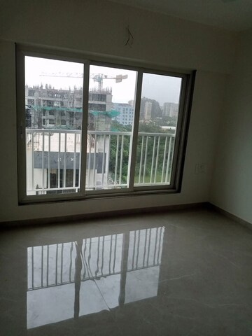 Room in 2 BHK Apartment at Platinum 53 West, Andheri West – for Rent