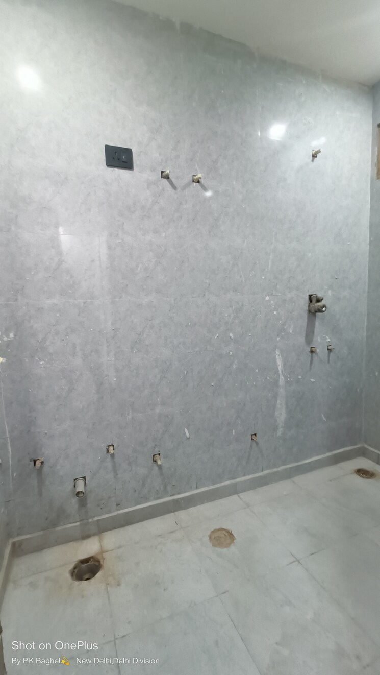 Attached Bathroom, govindpuri 3 Bedroom 950 Sq.Ft. Builder Floor In Govindpuri Delhi 9129404