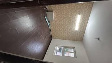 Room in 4 BHK Builder Floor at Sector 75 – for Rent