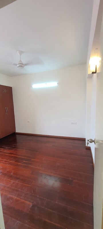Room in 2 BHK Builder Floor at Manapakkam – for Sale