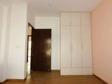 Room in 3 BHK Builder Floor at BPTP Park 81, Sector 81 – for Rent