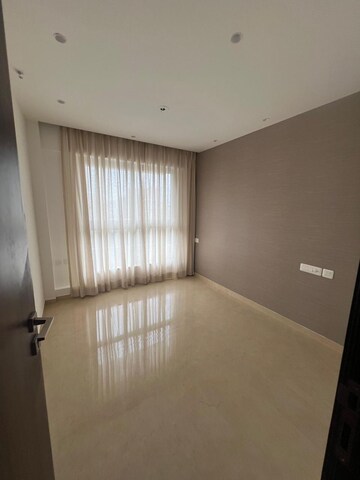 Room in 2 BHK Apartment at Hiranandani Highland, Powai – for Rent