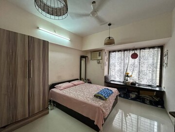 Bedroom in 2 BHK Apartment at Santacruz West – for Rent