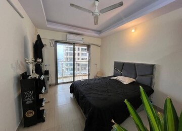 Master Bedroom in 2 BHK Apartment at Santacruz West – for Rent