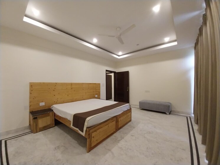 Room, sector 108 4 Bedroom 450 Sq.Mt. Independent House In Sector 108 Noida 9129498