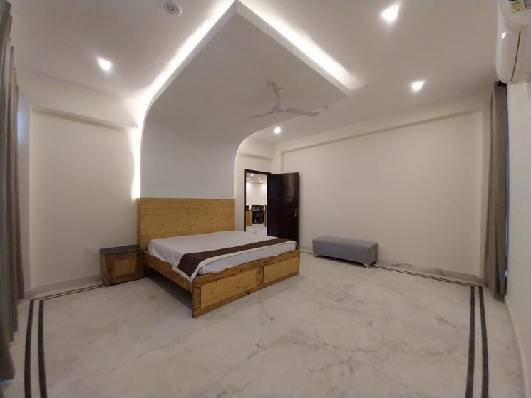 Room, sector 108 4 Bedroom 450 Sq.Mt. Independent House In Sector 108 Noida 9129498