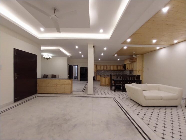 Living Room, sector 108 4 Bedroom 450 Sq.Mt. Independent House In Sector 108 Noida 9129498