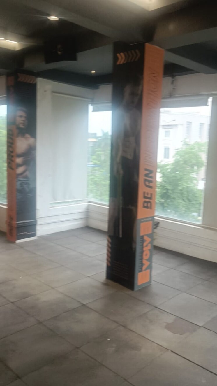  Parking, shankar nagar Commercial Office Space 2000 Sq.Ft. In Shankar Nagar Nagpur 9129470