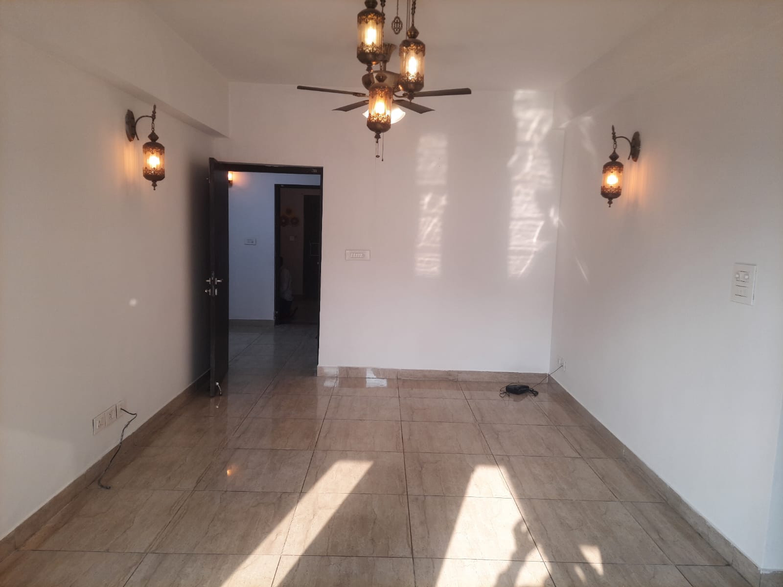 4 BHK + Servant Room Apartment For Rent in Supertech Cape Town