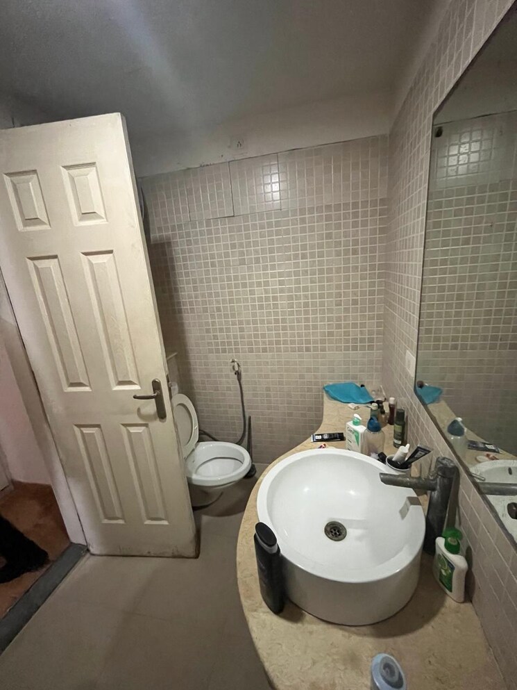 Bathroom, sector 49 3 Bedroom 1500 Sq.Ft. Independent House In Sector 49 Noida 9129566