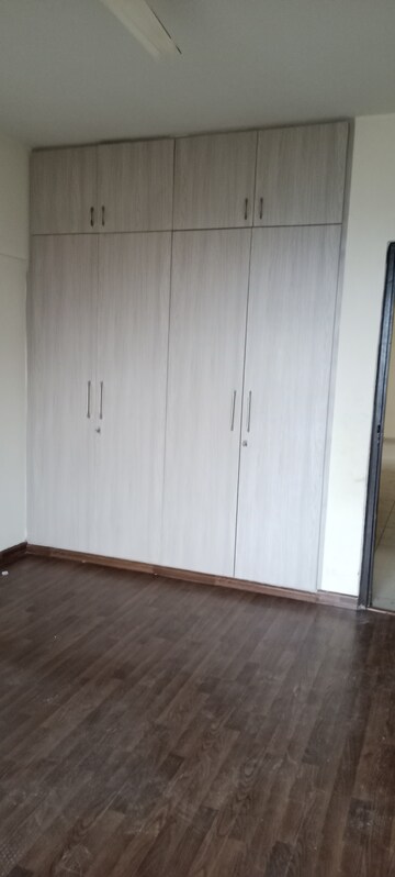 Room in 3 BHK Apartment at BPTP Discovery Park, Sector 80 – for Rent