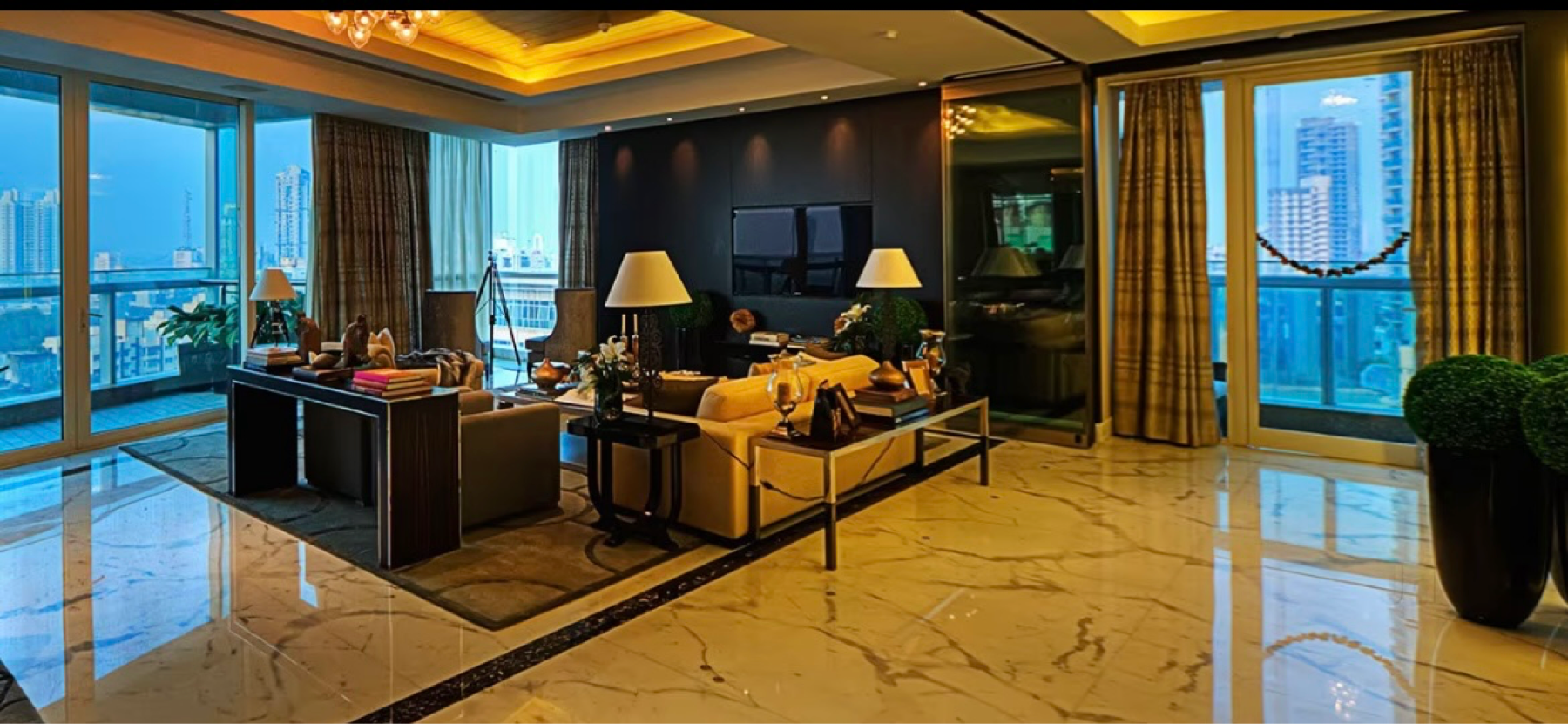 4 BHK + Extra Room 4200 Sq.Ft. Apartment in Ahuja Tower