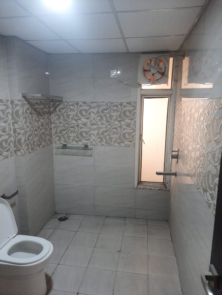 Bathroom, express-zenith 3 Bedroom 1765 Sq.Ft. Apartment In Sector 77 Noida 9129574