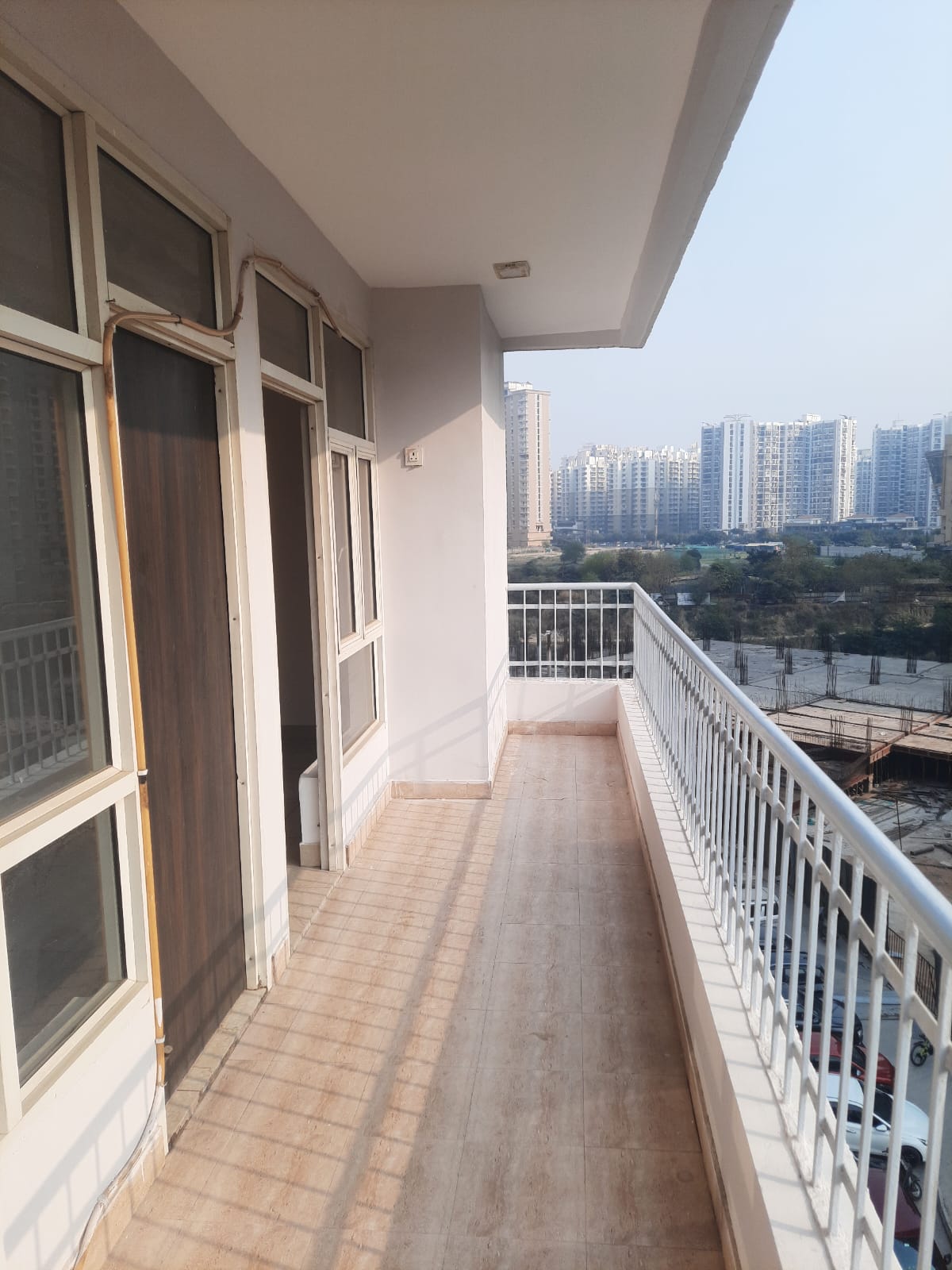 3 BHK + Study Room Apartment For Rent in Express Zenith