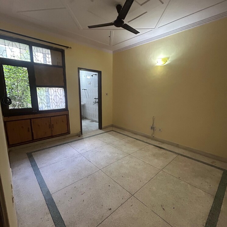 Room, sector 21d 3 Bedroom 1700 Sq.Ft. Builder Floor In Sector 21d Faridabad 9129622