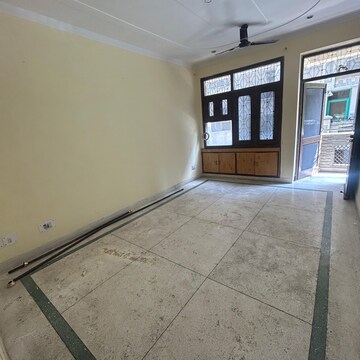 Room in 3 BHK Builder Floor at Sector 21d – for Rent