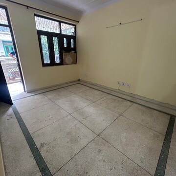 Room in 3 BHK Builder Floor at Sector 21d – for Rent
