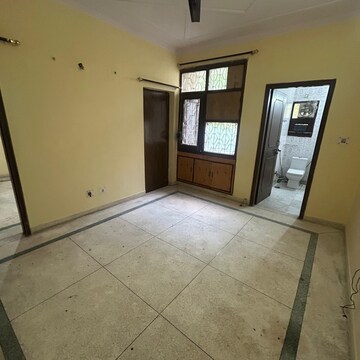 Room in 3 BHK Builder Floor at Sector 21d – for Rent