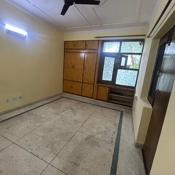 Room in 3 BHK Builder Floor at Sector 21d – for Rent