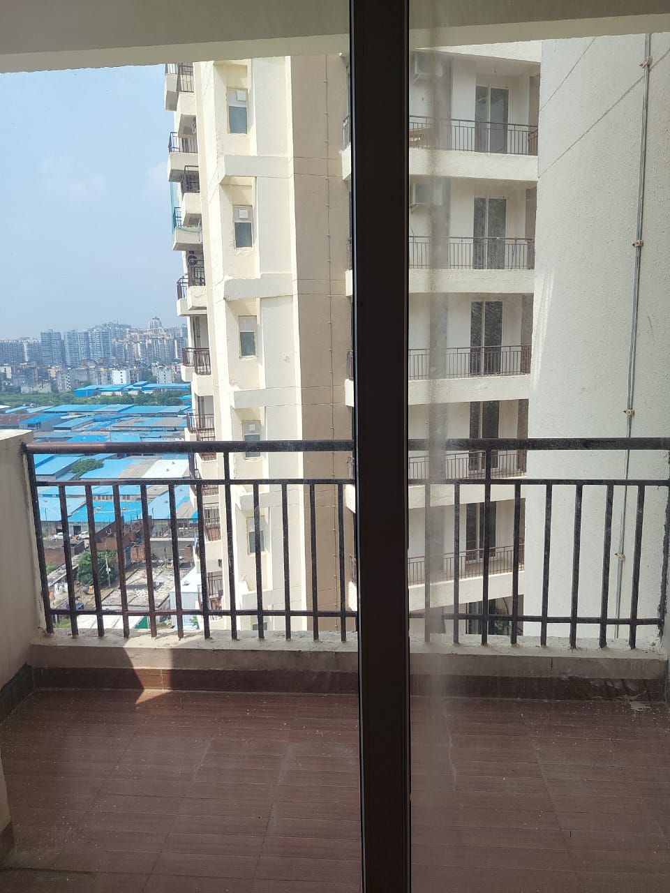 2 BHK + Extra Room Apartment For Sale in Amrapali Golf Homes