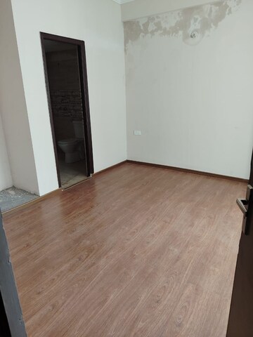 Room in 2 BHK Apartment at Amrapali Golf Homes, Sector 4 Greater Noida – for Sale