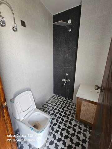 Bathroom in 2 BHK Apartment at Pioneer Park Phase 1, Sector 61 – for Rent