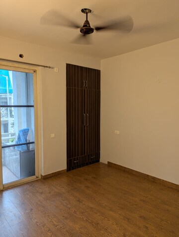 Room in 2 BHK Apartment at Pioneer Park Phase 1, Sector 61 – for Rent
