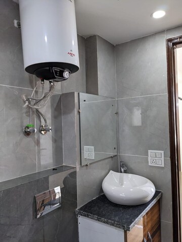 Bathroom in 2 BHK Apartment at DLF The Princeton Estate, Dlf Phase V – for Rent