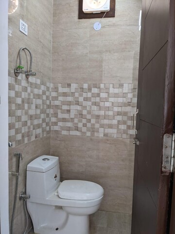 Bathroom in 2 BHK Apartment at DLF The Princeton Estate, Dlf Phase V – for Rent