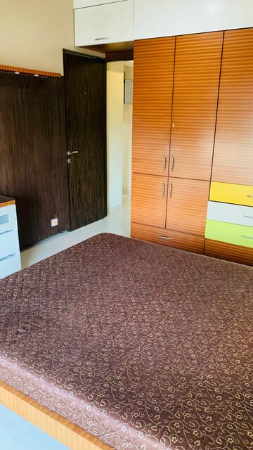 Room in 2 BHK Apartment at Kabra Argentum, Goregaon West – for Rent