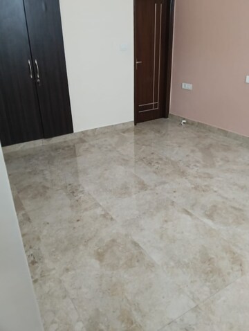 Room in 3 BHK Apartment at DDA Rosewood Apartments, Vasant Kunj – for Rent