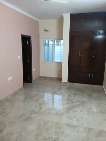 Room in 3 BHK Apartment at DDA Rosewood Apartments, Vasant Kunj – for Rent