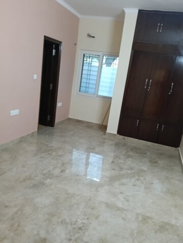 Room in 3 BHK Apartment at DDA Rosewood Apartments, Vasant Kunj – for Rent