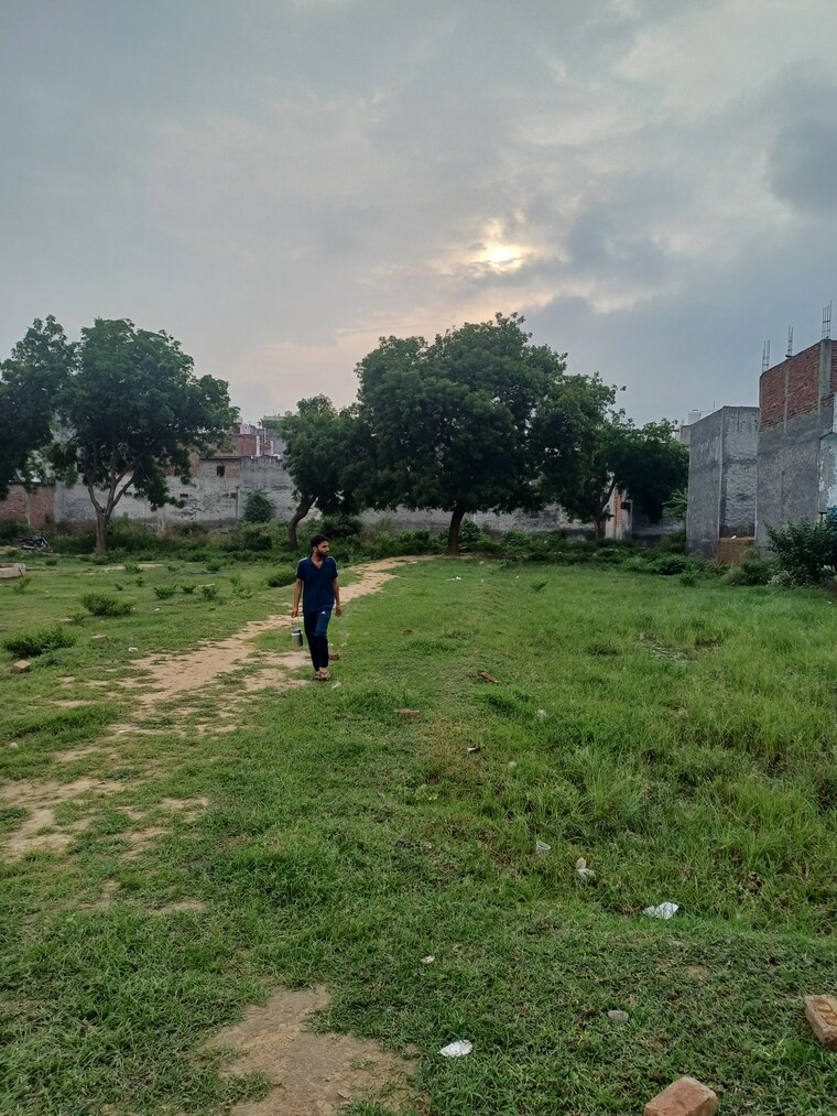 Garden, dheeraj nagar  122 Sq.Yd. Plot In Dheeraj Nagar Faridabad 9129691