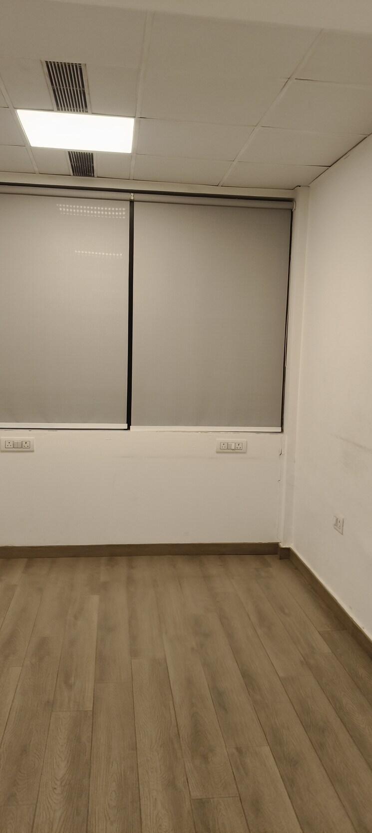 undefined, vardhman-star-shop-mall Commercial Office Space 290 Sq.Ft. In Sector 19 Faridabad 9129792