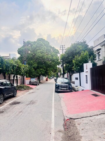  Plot For Sale in Gomti Nagar
