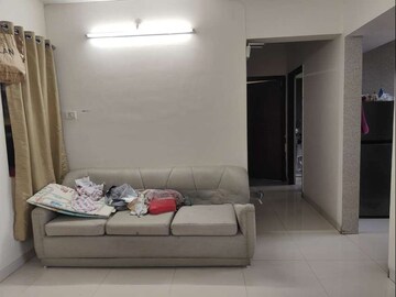 Room in 2 BHK Apartment at Embassy One Thane, Panch Pakhadi – for Rent