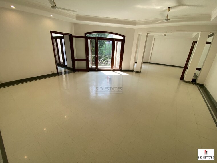 Room, new friends colony 6 Bedroom 500 Sq.Yd. Independent House In New Friends Colony Delhi 9129787