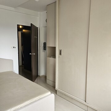 Room in 2 BHK Apartment at Prabhadevi – for Rent