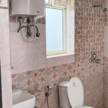 Bathroom in 2.5 BHK Apartment at Express Zenith, Sector 77 – for Rent