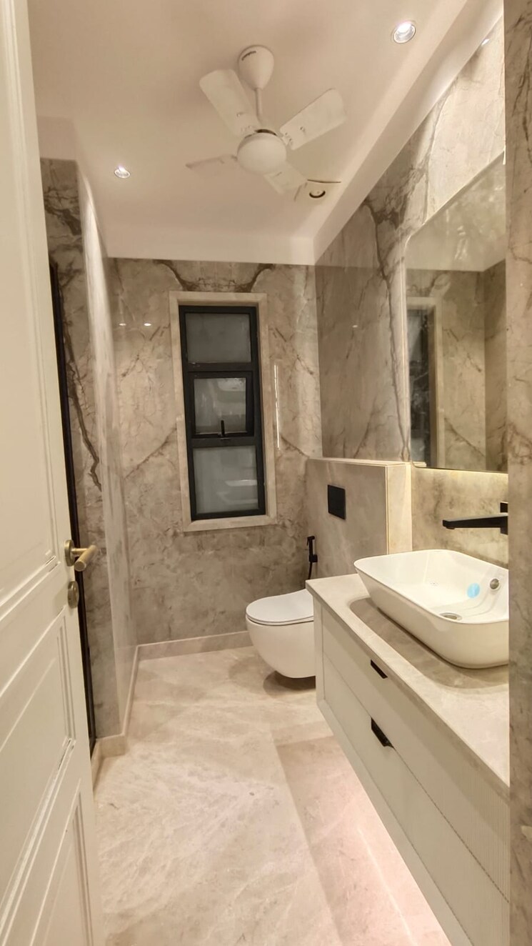 Attached Bathroom, safdarjung enclave 3 Bedroom 200 Sq.Yd. Builder Floor In Safdarjung Enclave Delhi 9129892
