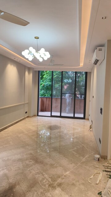 Room in 3 BHK Builder Floor at Safdarjung Enclave – for Sale