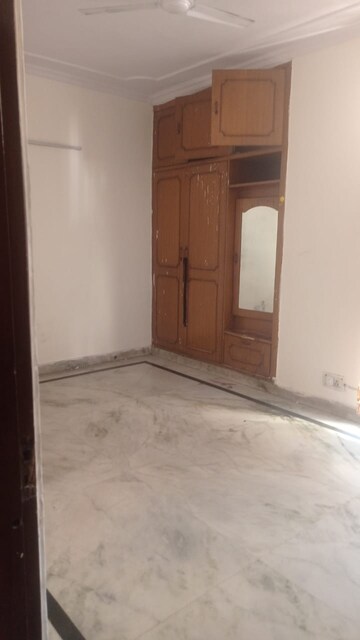 Room in 3 BHK Independent House at RWA Apartments Sector 40, Sector 40 – for Rent
